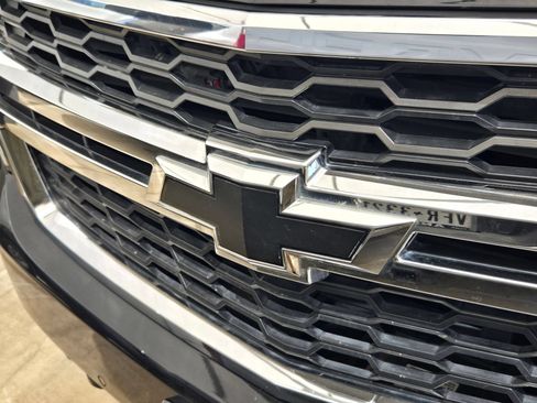 Used 2019 Chevrolet Suburban LT AWD/4WD image 3