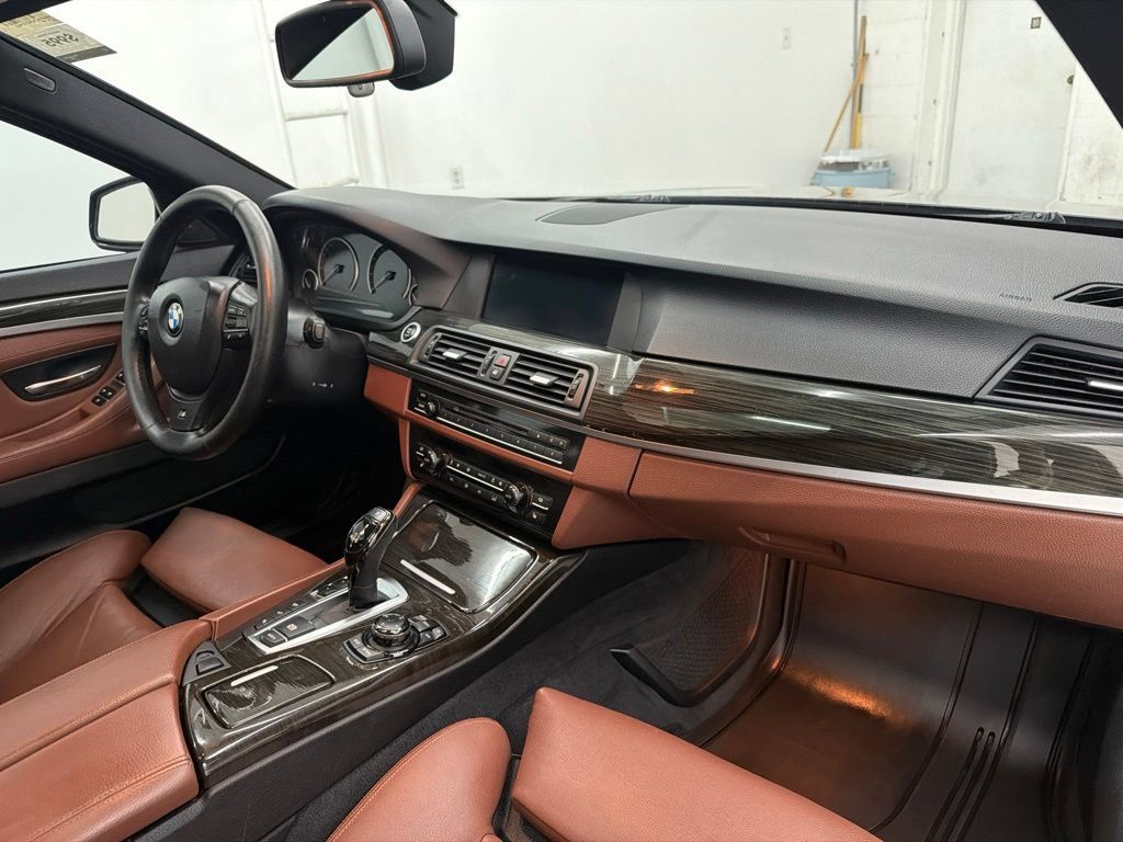Used 2013 BMW 550i xDrive Sedan AWD/4WD image 33