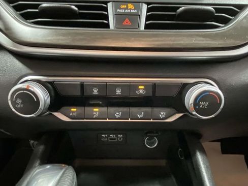 Used 2024 Nissan Altima 2.5 SV image 19