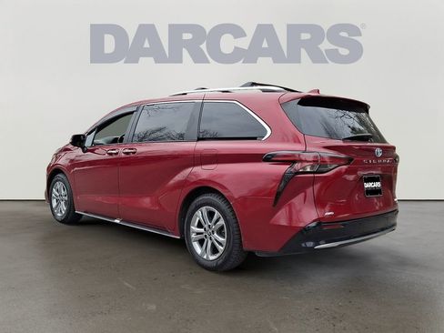 Used 2022 Toyota Sienna Platinum image 4