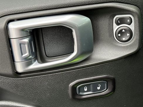 Used 2018 Jeep Wrangler Unlimited Rubicon image 13