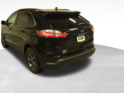 Used 2022 Ford Edge SEL w/ Sport Appearance Package image 3