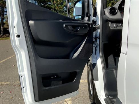 Used 2025 Mercedes-Benz Sprinter 2500 image 14