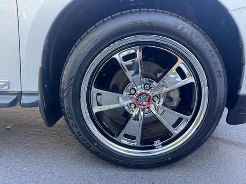 Used 2015 Nissan Pathfinder Platinum w/ Family Entertainment Package FWD image 22
