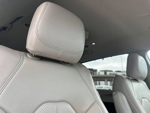 Used 2020 Chrysler Pacifica Touring-L w/ Premium Audio Group image 21