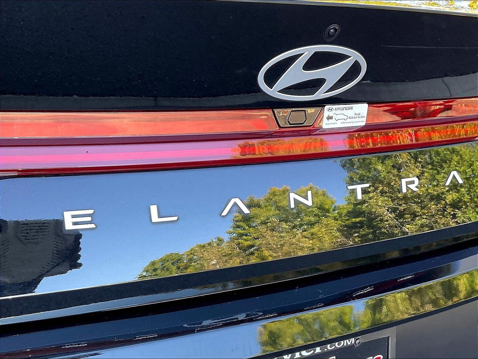 Used 2025 Hyundai Elantra Limited FWD image 23