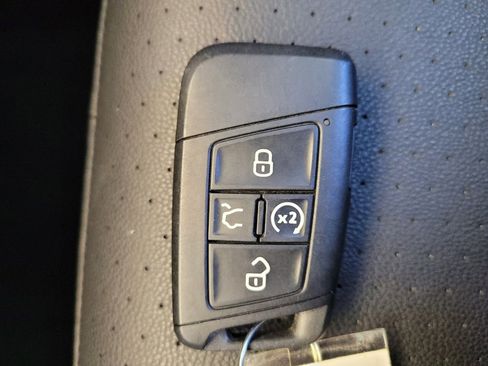 Used 2024 Volkswagen Jetta SE FWD image 32