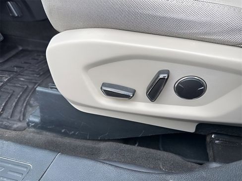 Used 2018 Ford Explorer XLT w/ Equipment Group 201A image 24