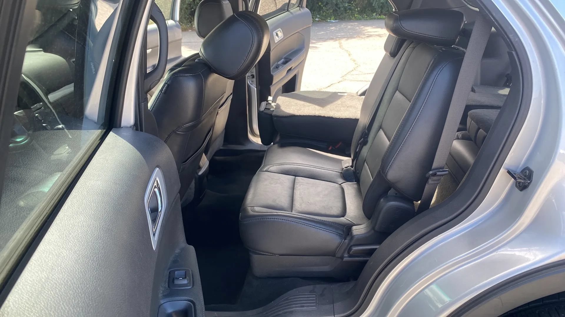 Used 2015 Ford Explorer XLT w/ Equipment Group 202B AWD/4WD image 13