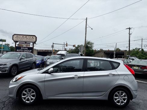 Used 2013 Hyundai Accent GS FWD image 3