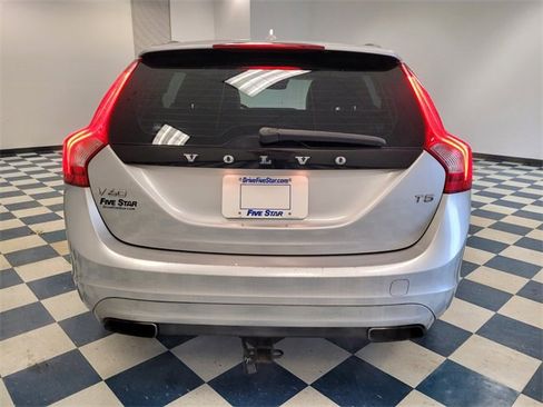 Used 2016 Volvo V60 T5 Premier image 6