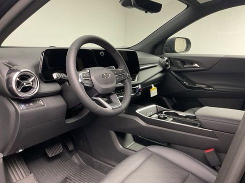 New 2026 Chevrolet Equinox LT w/ Convenience Package II FWD image 11