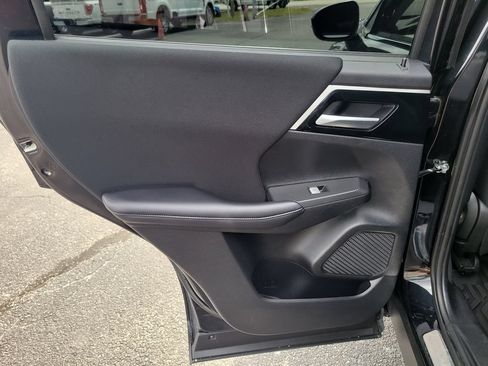 Used 2024 Mitsubishi Outlander ES FWD image 8