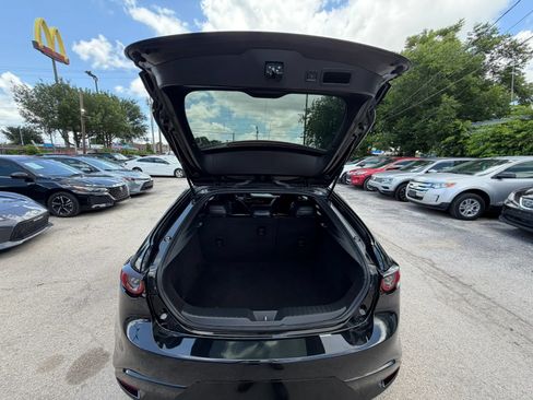 Used 2020 MAZDA MAZDA3 Hatchback w/ Preferred Package FWD image 12