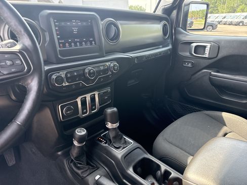 Used 2020 Jeep Wrangler Sport AWD/4WD image 25