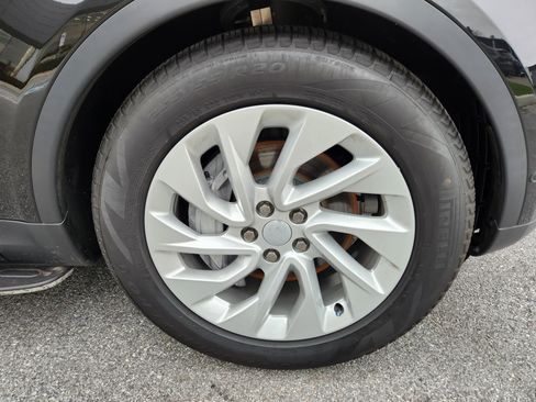 Certified 2024 Land Rover Discovery S image 7