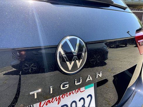 Certified 2023 Volkswagen Tiguan SE FWD image 31