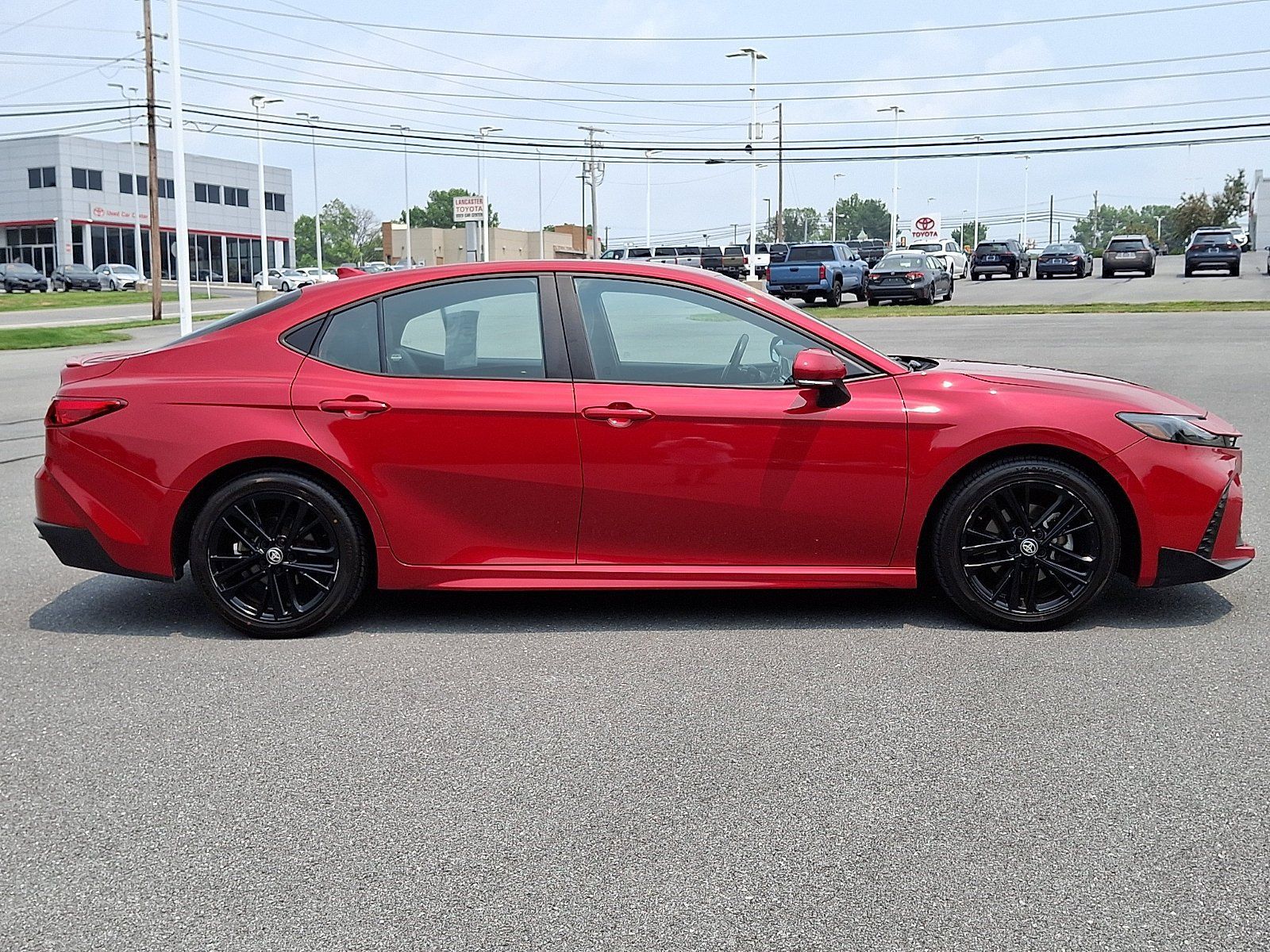 Used 2025 Toyota Camry SE FWD image 8