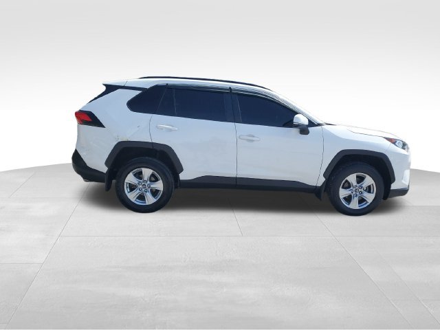 Used 2020 Toyota RAV4 XLE AWD/4WD image 3