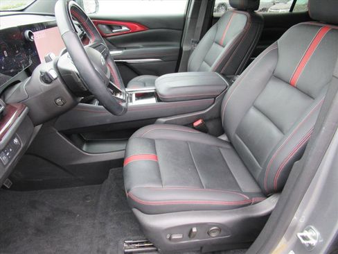 Used 2024 Chevrolet Traverse RS w/ LPO, Floor Liner Package image 17