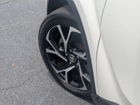 Used 2021 Toyota C-HR XLE FWD image 9