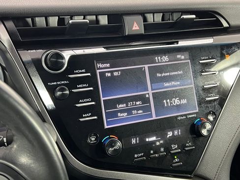 Used 2020 Toyota Camry XLE image 16