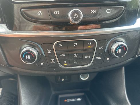 Used 2023 Chevrolet Traverse LT AWD/4WD image 14