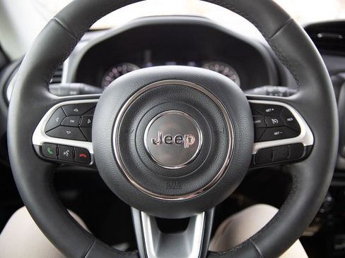 Used 2021 Jeep Renegade Latitude image 11