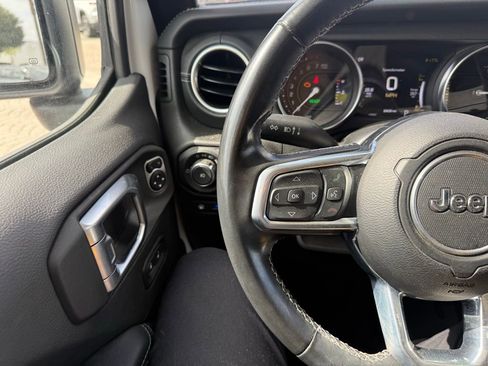 Used 2022 Jeep Wrangler Unlimited Sahara image 7