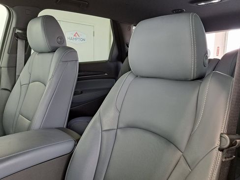 Used 2023 Buick Enclave Essence image 27