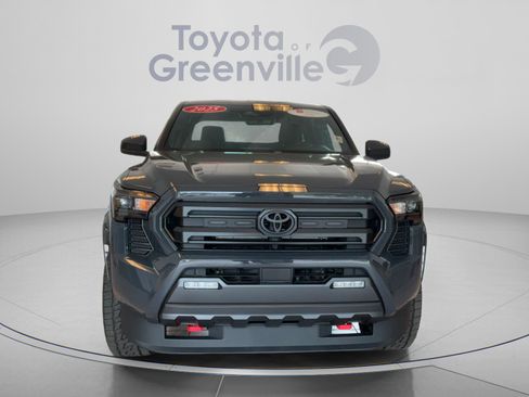 Used 2025 Toyota Tacoma SR5 AWD/4WD image 9