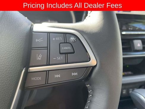 Used 2026 Toyota Highlander XLE AWD/4WD image 30