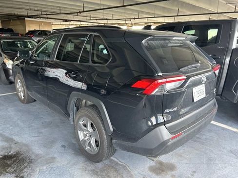 Used 2025 Toyota RAV4 XLE AWD/4WD image 2