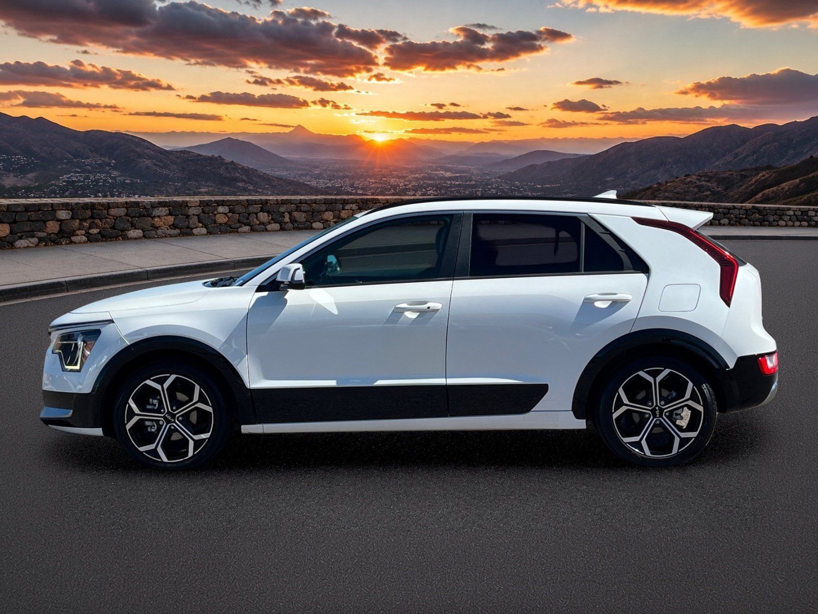 Used 2024 Kia Niro EX Touring FWD image 3