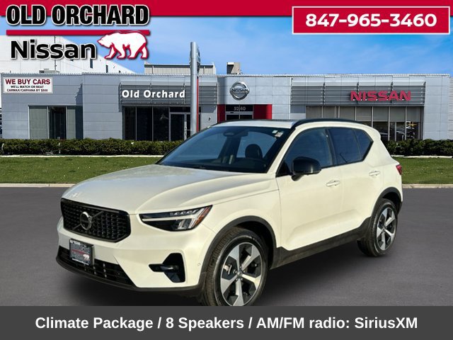 Used 2025 Volvo XC40 B5 Plus AWD/4WD image 1