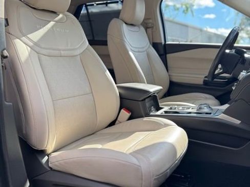 Certified 2023 Ford Explorer Platinum w/ Technology Package image 31