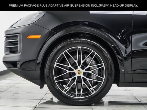 Used 2024 Porsche Cayenne AWD/4WD image 11