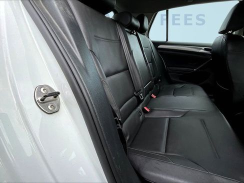 Used 2015 Volkswagen Golf S image 25