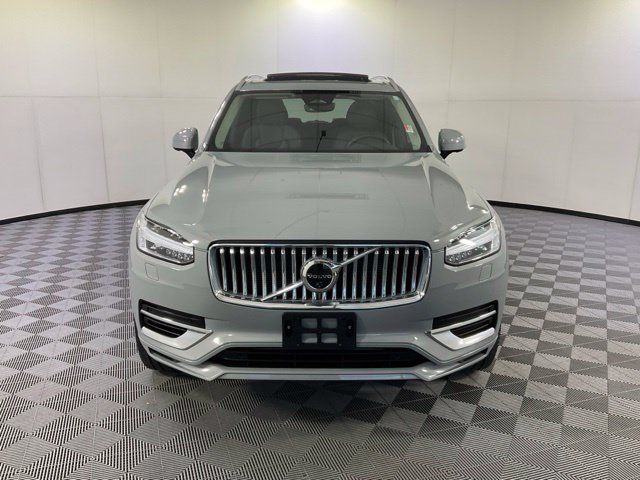 Certified 2025 Volvo XC90 T8 Plus AWD/4WD image 2