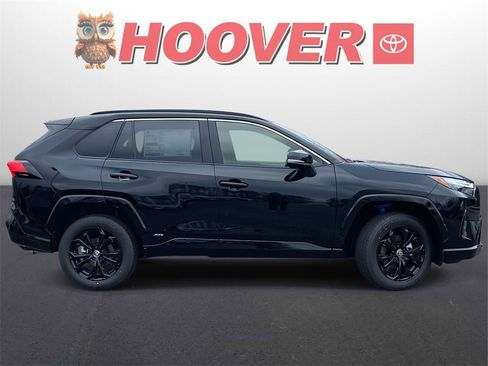 New 2025 Toyota RAV4 SE image 2