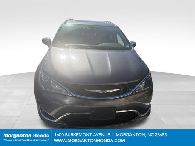 Used 2017 Chrysler Pacifica Limited FWD image 2