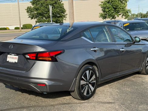 Used 2022 Nissan Altima 2.5 SV FWD image 7