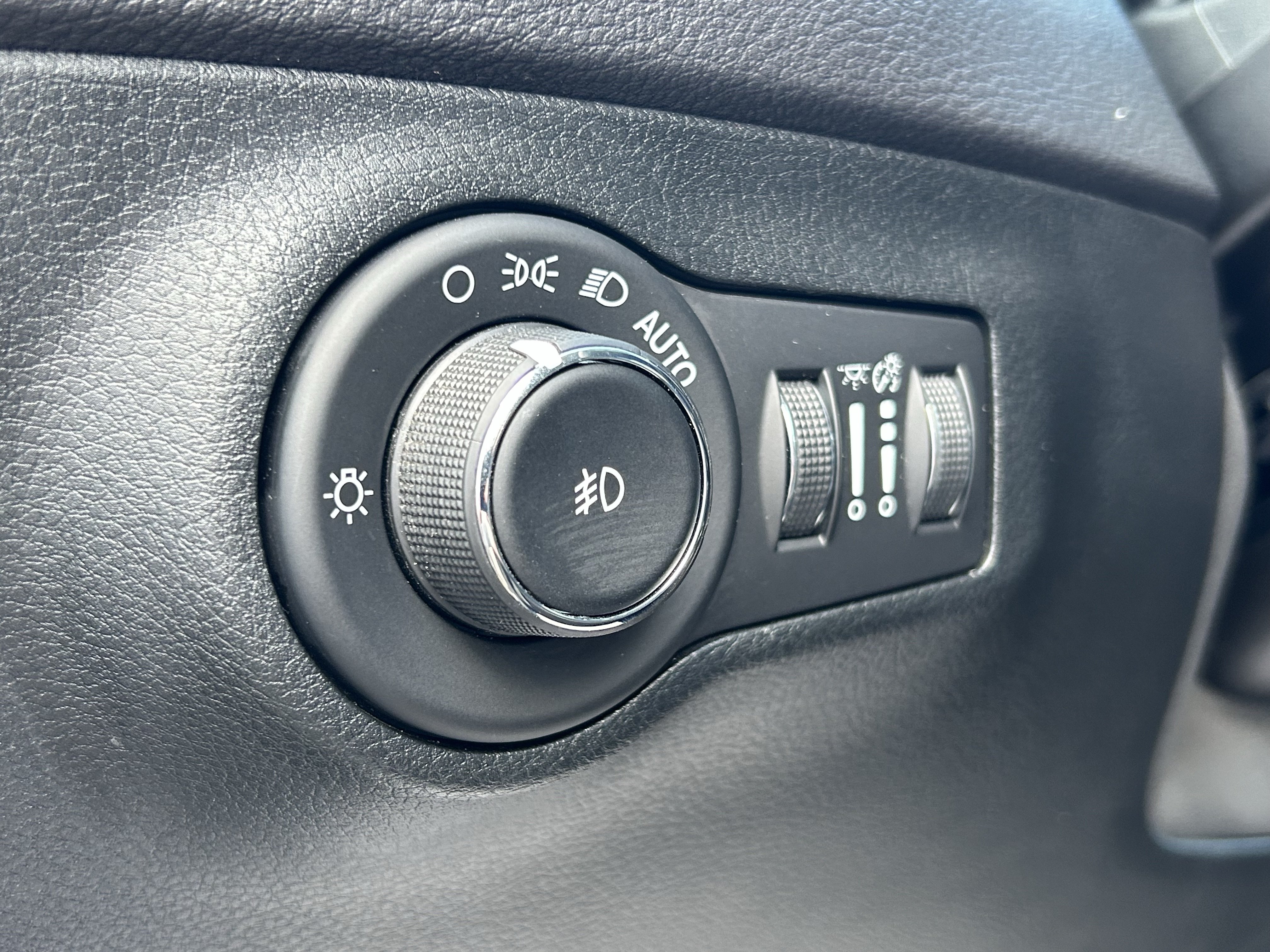 Used 2018 Jeep Compass Limited AWD/4WD image 16