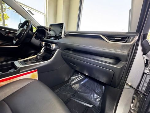 Used 2019 Toyota RAV4 XLE Premium AWD/4WD image 50