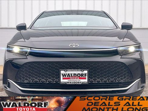 Used 2025 Toyota Crown XLE image 3