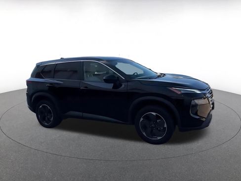 Used 2025 Nissan Rogue SV FWD image 2