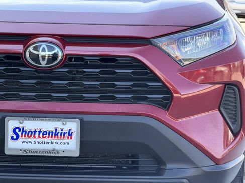 Used 2020 Toyota RAV4 LE FWD image 8