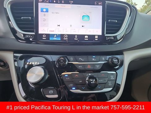 Used 2023 Chrysler Pacifica Touring-L FWD image 14