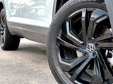 Used 2022 Volkswagen Atlas SE image 2