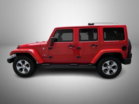 Used 2016 Jeep Wrangler Unlimited Sahara w/ Connectivity Group AWD/4WD image 8